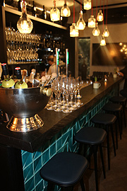 "Leo Hillinger Wineshop & Bar" in München-Lehel (©Foto:Martin Schmitz)